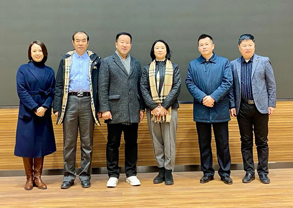錦州市政協(xié)副主席、工商聯(lián)主席王秀錦蒞臨濱海電商基地考察調(diào)研